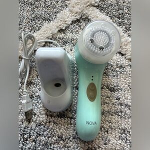 Mint Green Facial Cleansing Brush